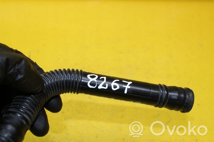 Volkswagen Touran III Breather hose/pipe 3C0129637B