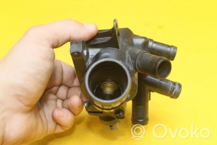 Nissan Qashqai Boîtier de thermostat 110617089R