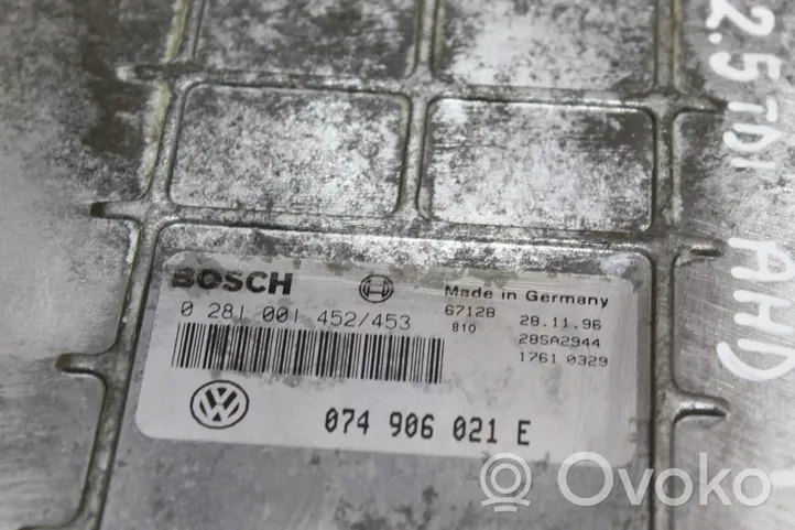 Volkswagen II LT Unité de commande, module ECU de moteur 074906021E