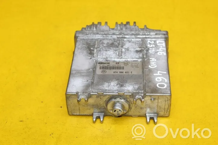 Volkswagen II LT Unité de commande, module ECU de moteur 074906021E