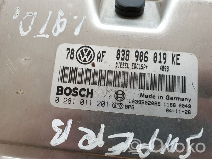 Volkswagen PASSAT B7 Moottorin ohjainlaite/moduuli 0281011201