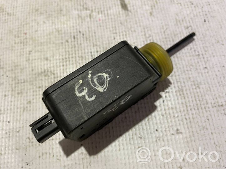 Mercedes-Benz ML W163 Motorino del tappo del serbatoio del carburante a1638201642