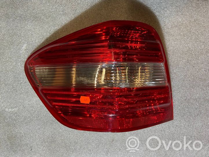 Mercedes-Benz ML W164 Feux arrière / postérieurs 084401946L