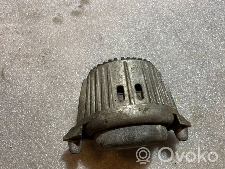 Mercedes-Benz E W212 Supporto di montaggio del motore a2122404217