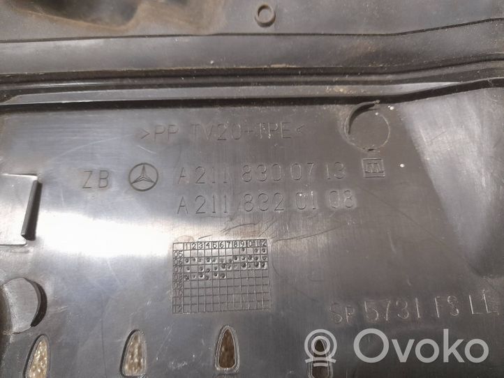 Mercedes-Benz E W211 Rivestimento parabrezza a2118300713