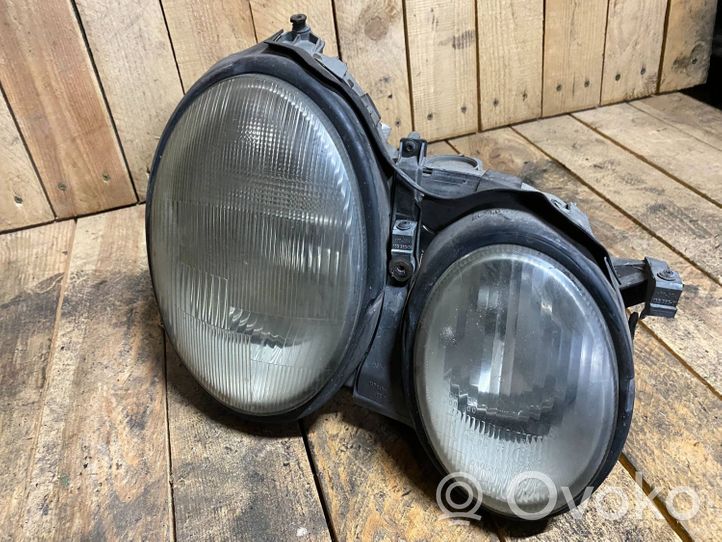 Mercedes-Benz CLK A208 C208 Headlight/headlamp A2088000175