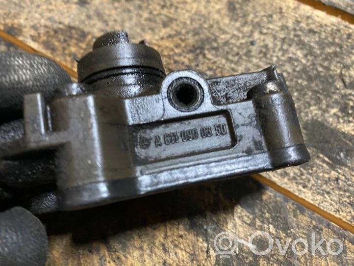 Mercedes-Benz E W210 Pompe d'injection de carburant à haute pression A6110900350