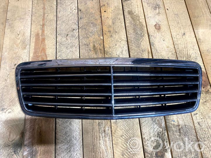 Mercedes-Benz CLK A208 C208 Grille de calandre avant 2088800085