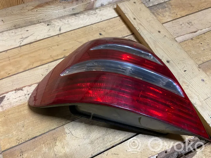 Mercedes-Benz E W211 Luci posteriori A2118200364