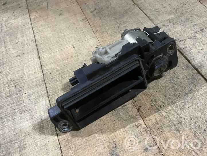 Mercedes-Benz C W203 Griff Taster Öffner Heckklappe Kofferraumdeckel A2037500093