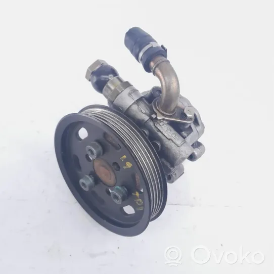 Volkswagen PASSAT Power steering pump 8D0143177Q