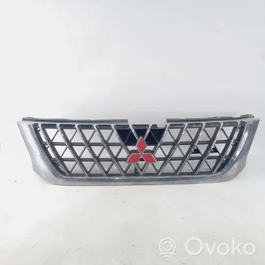 Mitsubishi L200 Grille calandre supérieure de pare-chocs avant 