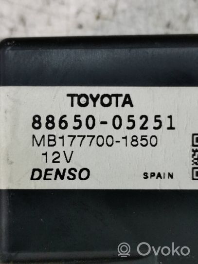 Toyota Avensis T270 Ilmastointi-lämmityslaitteen ohjausjärjestelmä 8865005251