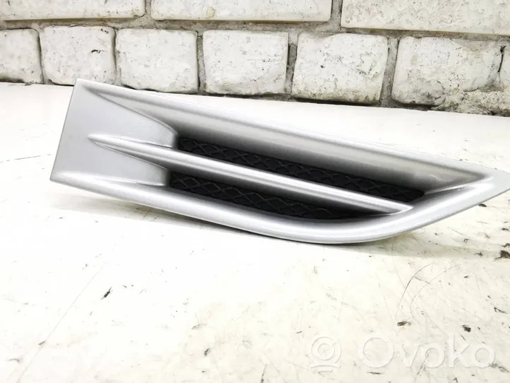 Ford Kuga I Grille d'aile 8V4116C216AB