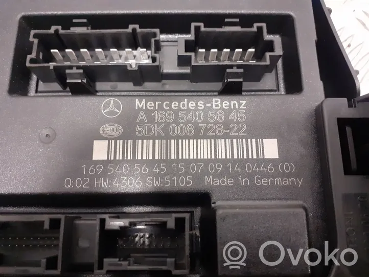 Mercedes-Benz B W245 Ramka / Moduł bezpieczników A1695405645