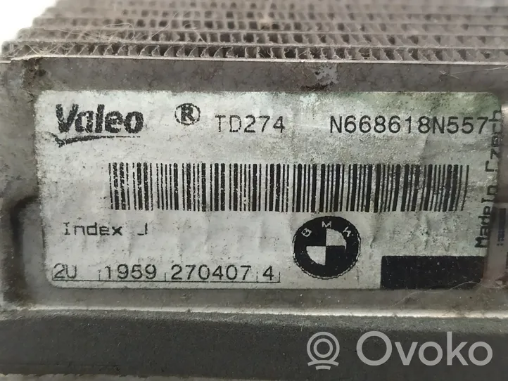 BMW 3 E90 E91 Ilmastointilaitteen sisälauhdutin (A/C) N668618N557