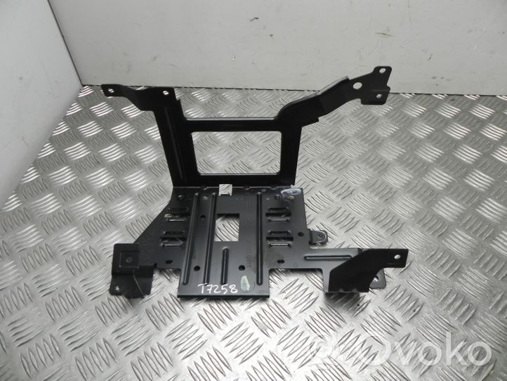 BMW 3 E90 E91 EGR aušintuvo kronšteinas 6945072