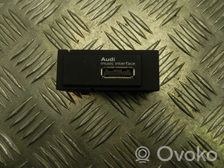 Audi A3 S3 8V Złącze ISO 8V0035736
