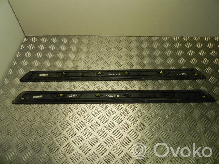 BMW 1 F20 F21 Muu kynnyksen/pilarin verhoiluelementti 8055527