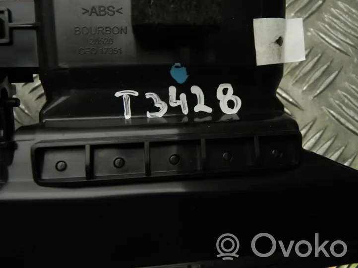 Toyota Yaris Dysze / Kratki środkowego nawiewu deski rozdzielczej 20520