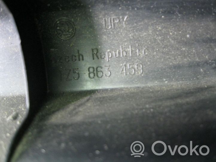 Skoda Octavia Mk2 (1Z) Takaluukun alaosan verhoilu 1Z5863459
