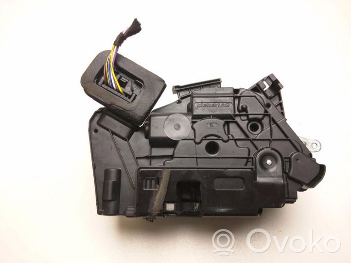 Volkswagen Golf VII Loading door lock 5K2837015D