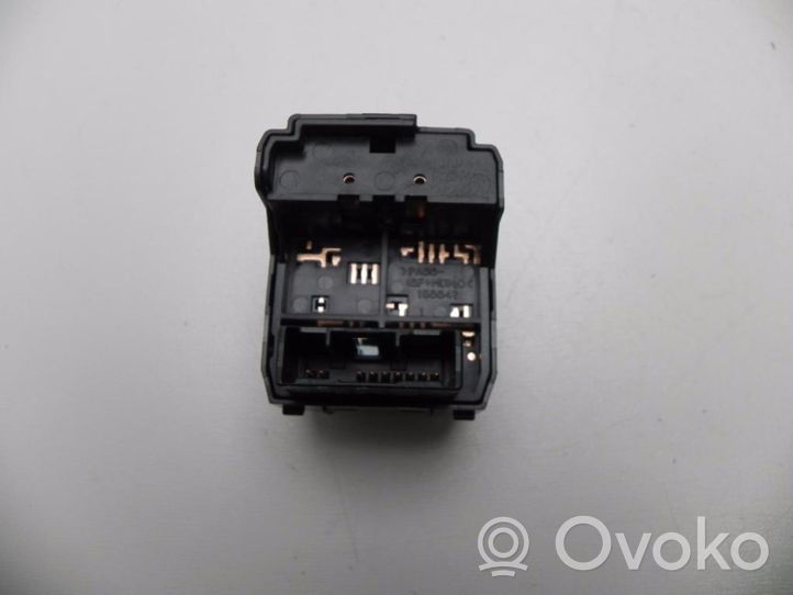 Toyota Avensis T250 Interruttore di controllo dell’alzacristalli elettrico 183647