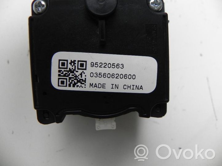 Opel Meriva B Interrupteur / bouton multifonctionnel 95220563