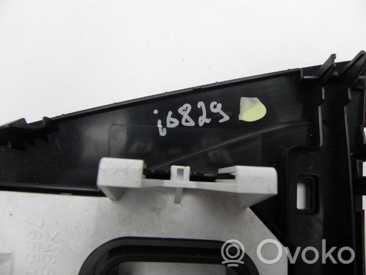 Toyota Auris 150 Verkleidung Radio / Navigation 76F540