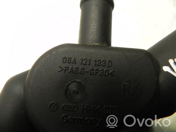 Volkswagen Golf V Alloggiamento termostato 06A121133D