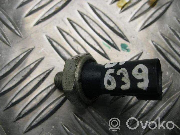 Skoda Yeti (5L) Capteur de pression d'huile 03C919081