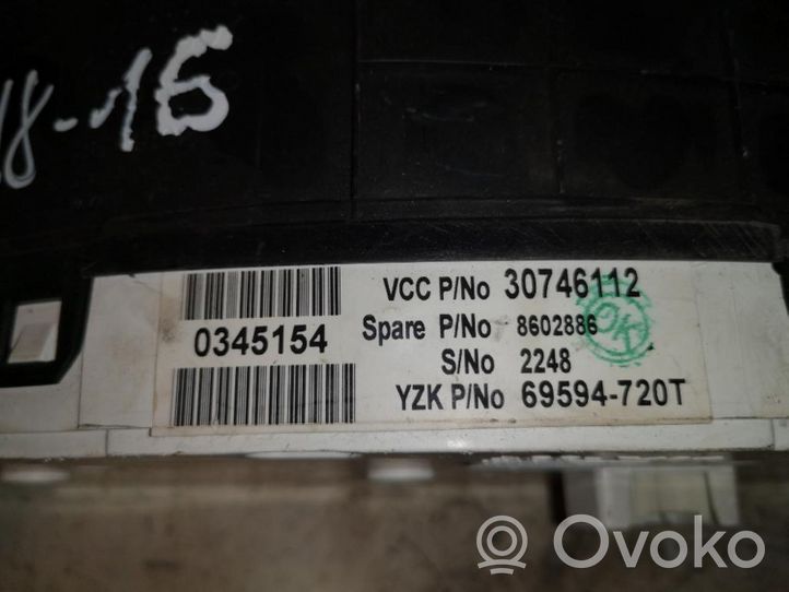 Volvo V70 Nopeusmittari (mittaristo) 30746112