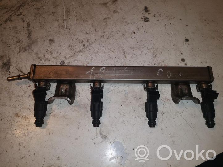 Volvo V50 Fuel distributor 4M5G9D280DA