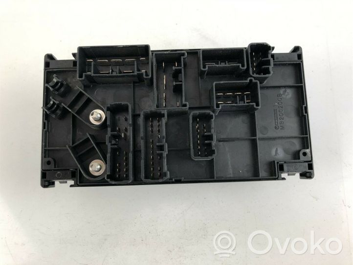 Subaru Legacy Boîte à fusibles 82241AG030