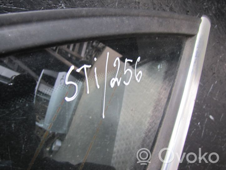 Mercedes-Benz C AMG W204 Fenêtre latérale vitre arrière 