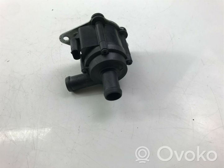 Volvo V40 Pompe de circulation d'eau 31338211