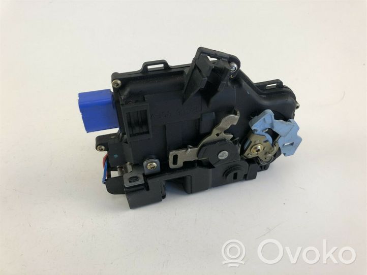 Volkswagen Touareg II Loading door lock 7L0839016