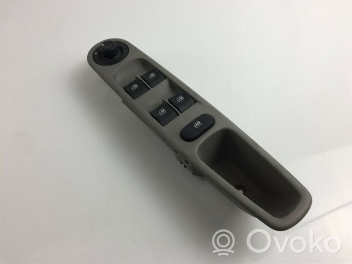 Renault Zoe Interruptor del elevalunas eléctrico 254008973R