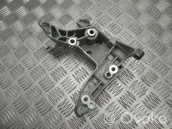 Ford Focus EGR-venttiilin/lauhduttimen kiinnike 9684G13880