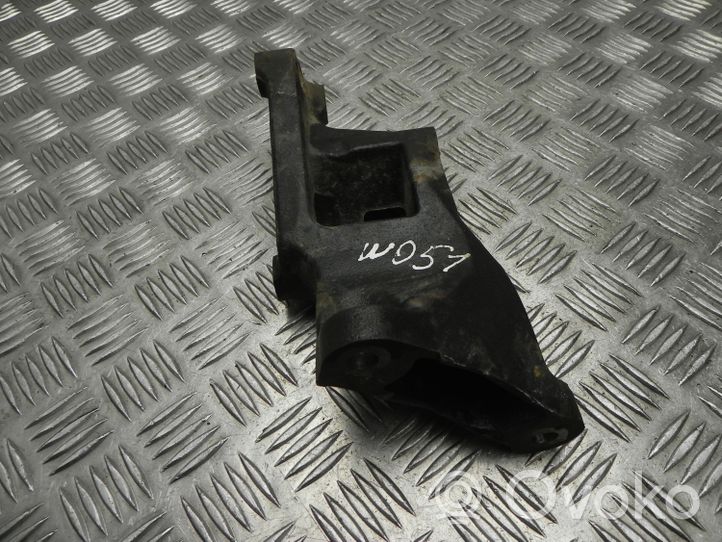 Nissan X-Trail T32 Supporto della valvola di raffreddamento EGR 304414BF1A