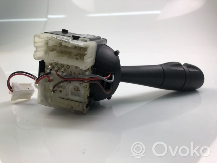 Renault Clio III Leva/interruttore dell’indicatore di direzione e tergicristallo 255675887R