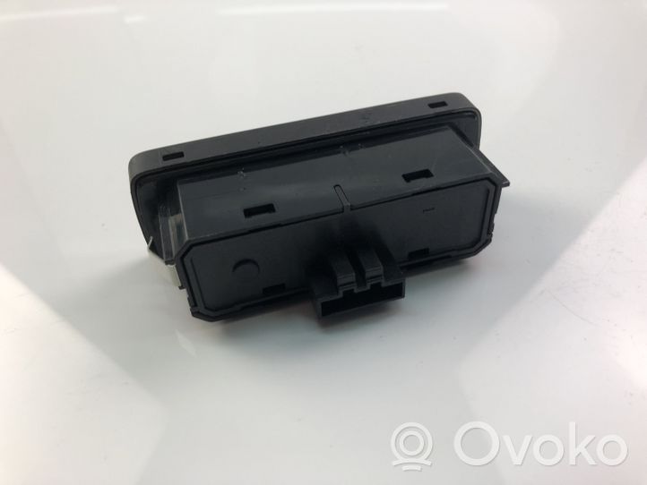 Volvo V40 Interruptor para abrir la puerta trasera P31443873