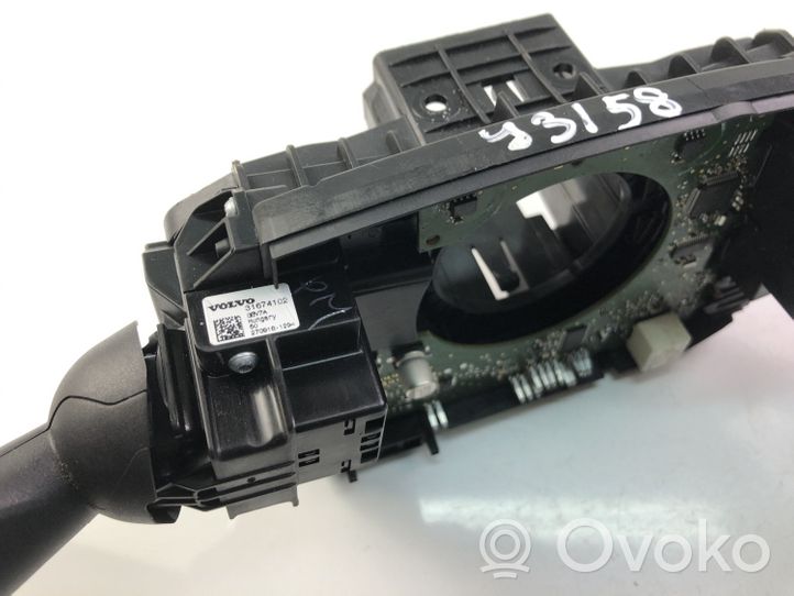 Volvo S90, V90 Кнопки рулевого колеса 31674102