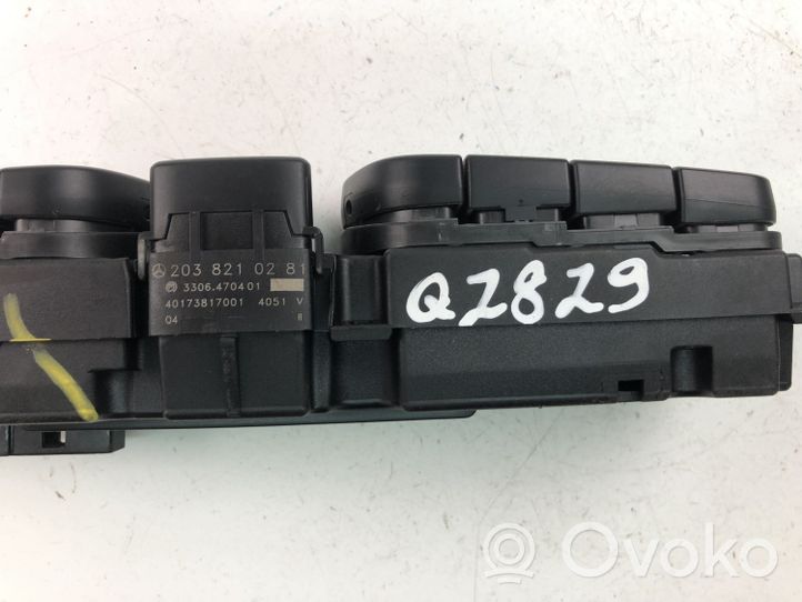 Mercedes-Benz C AMG W203 Botón interruptor de luz de peligro 2038210281