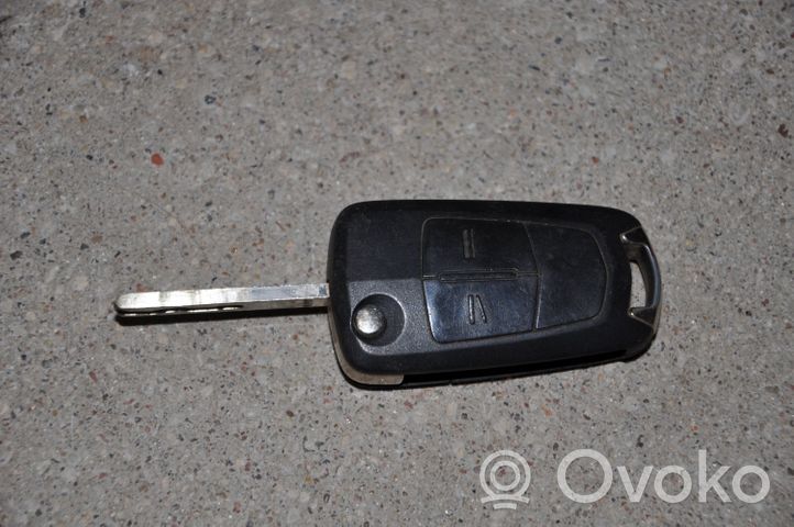 Opel Zafira B Ignition key/card 