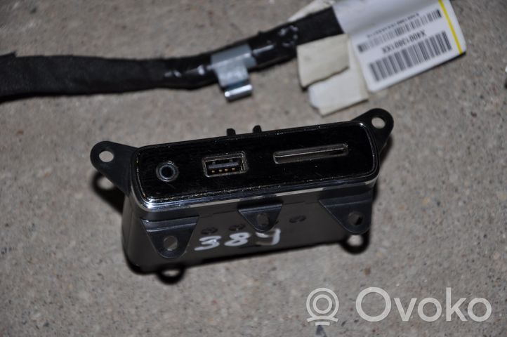 Dodge Durango Connecteur/prise USB 68289895AA