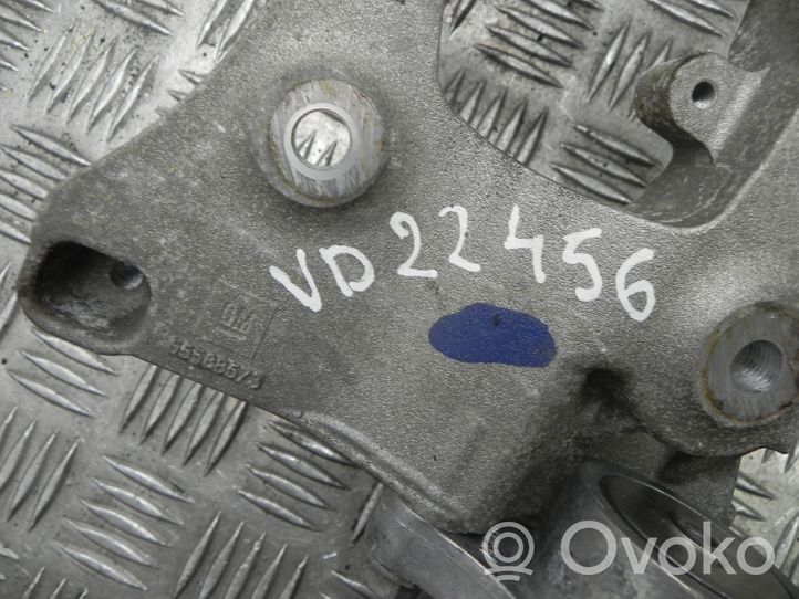 Opel Zafira C Engine mounting bracket 55588573