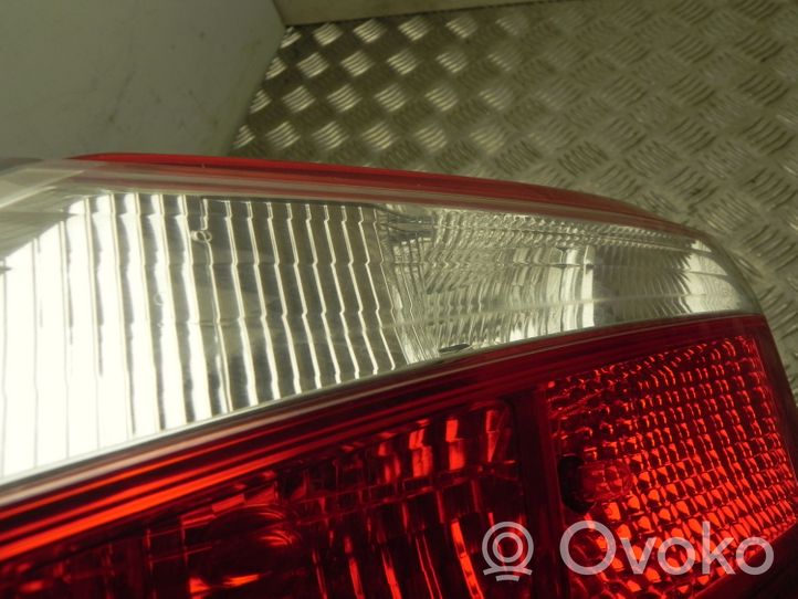 Toyota Corolla E160 E170 Задний фонарь в кузове 8158002520