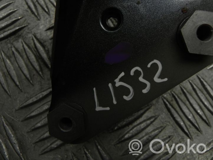 Lamborghini LP 580-2 EGR-venttiilin/lauhduttimen kiinnike 4T0806125D