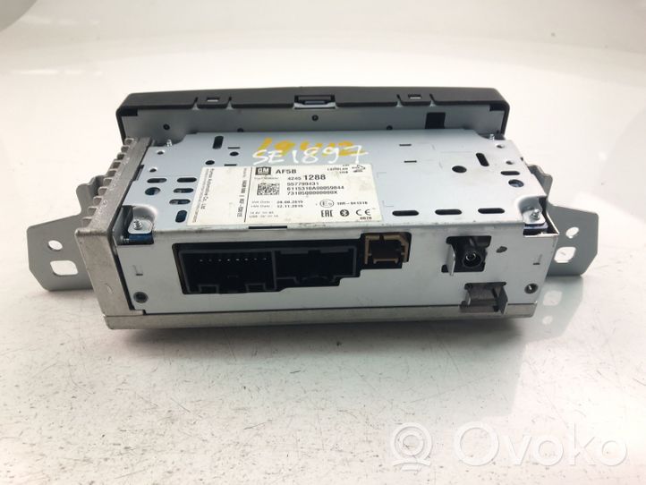 Opel Vivaro Radio/CD/DVD/GPS head unit 42451288